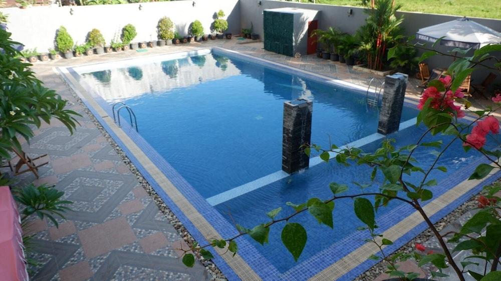 Vega Prime Hotel & Convention Sorong Exterior photo