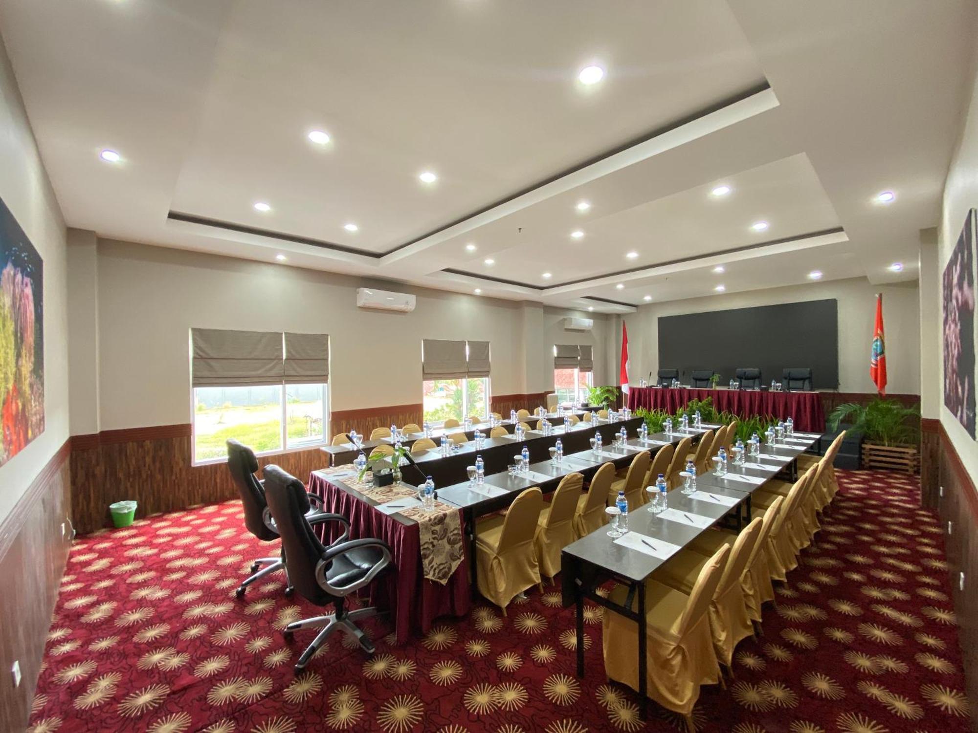 Vega Prime Hotel & Convention Sorong Exterior photo