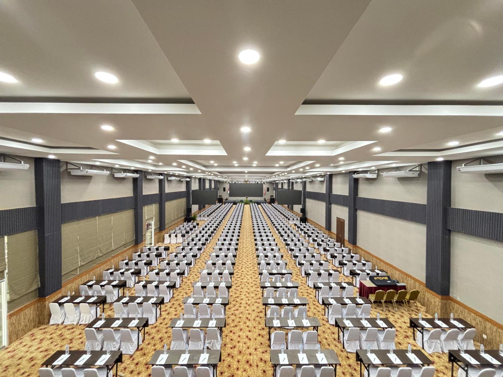 Vega Prime Hotel & Convention Sorong Exterior photo
